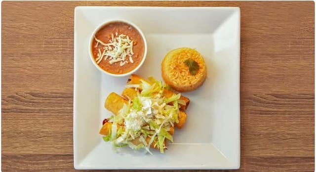 Lunch-Tacos Dorados.